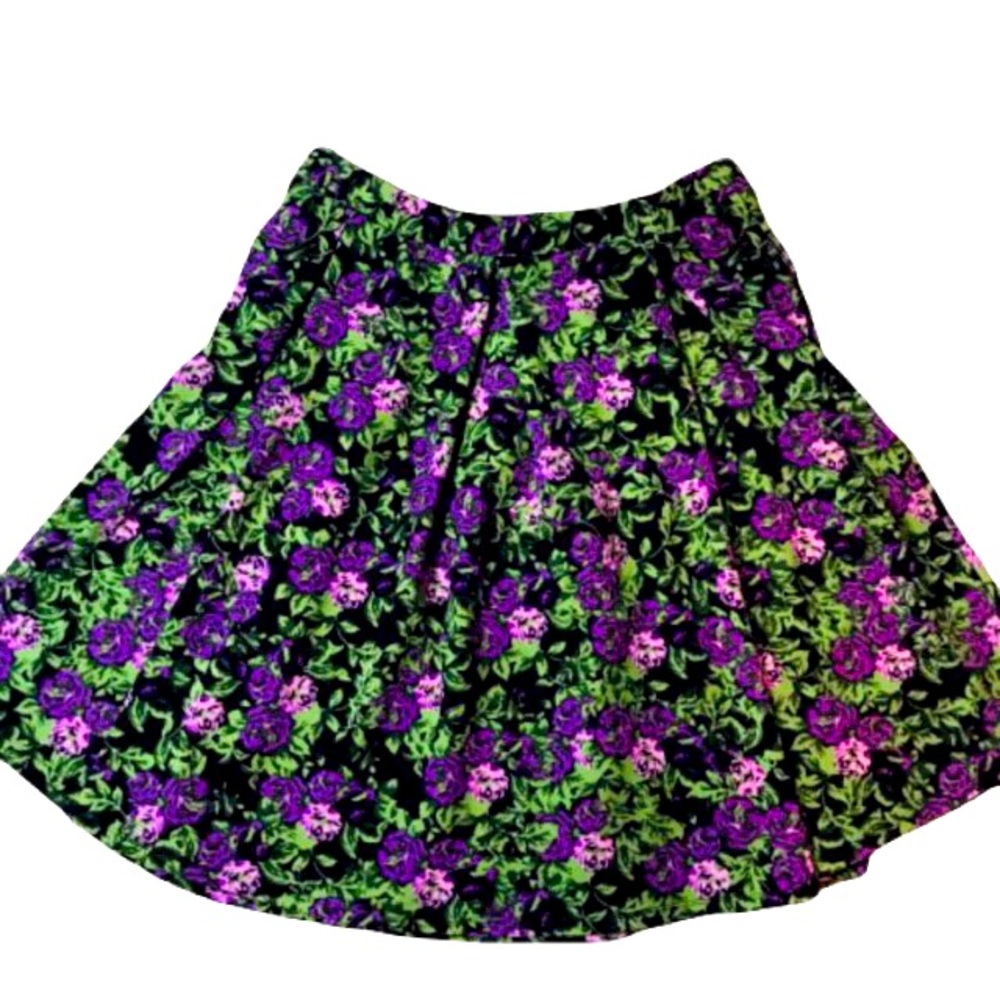 NWT Skirt with pockets!!